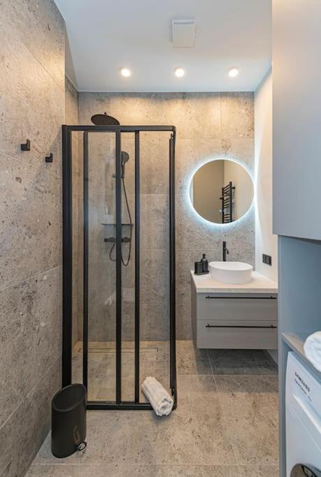 Lovely 1Bd Central Apartment By Hostlovers Kaunas Exteriör bild